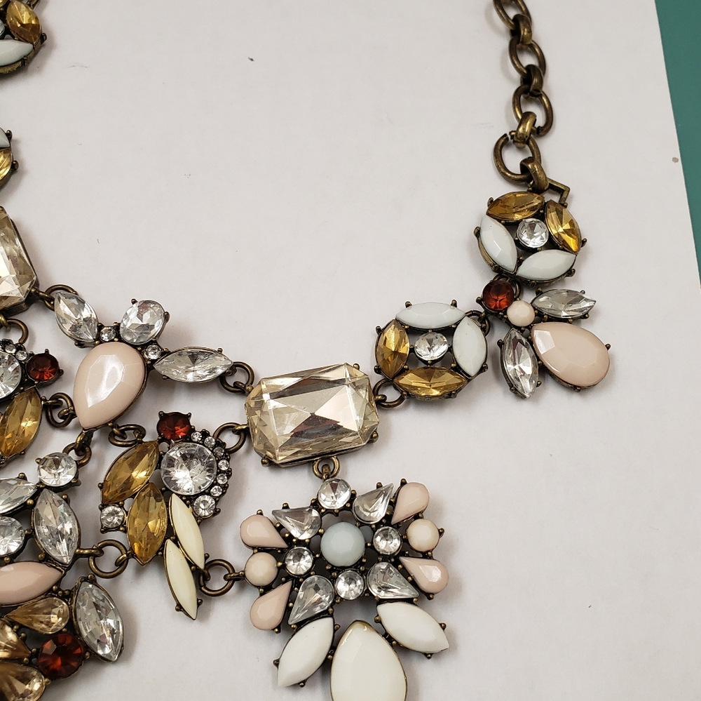 Vintage, luxe glass crystal brass tone jeweled bib statement necklace - Picture 4 of 16